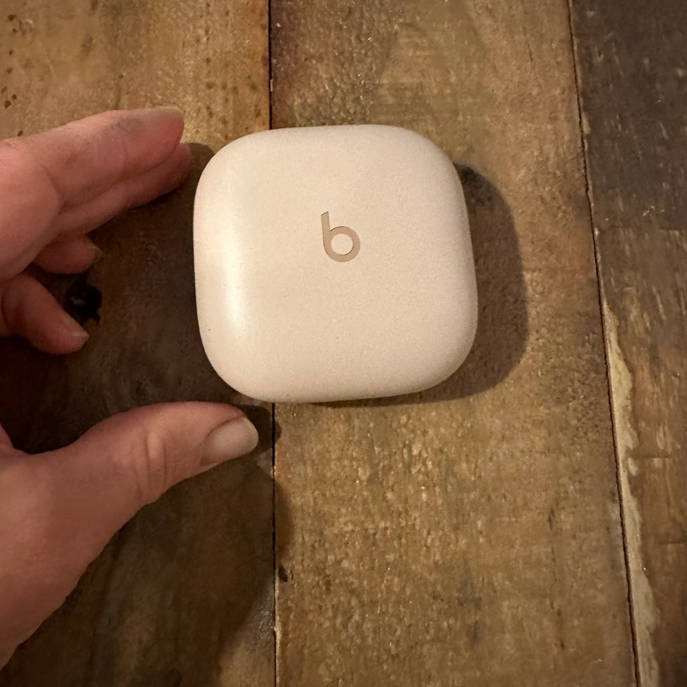 Beats Fit Pro x Kim Kardashian in Moon